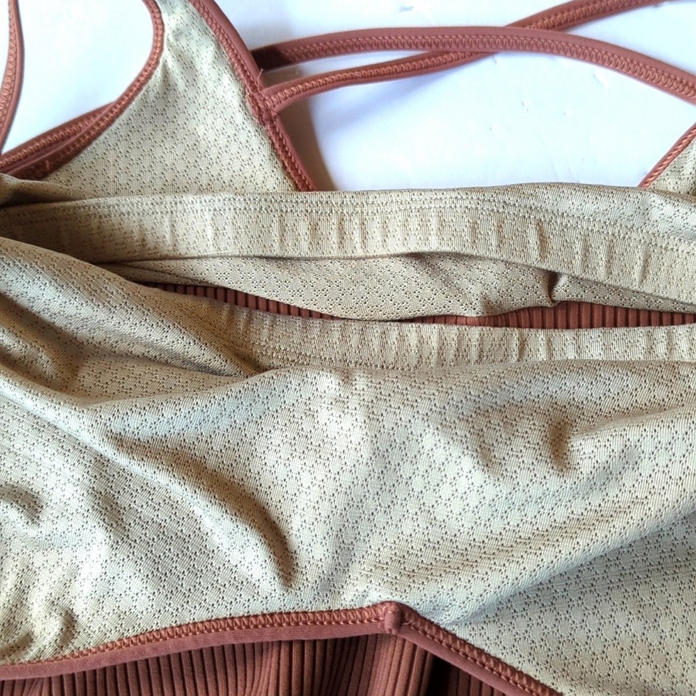 VUORI Performance Ribbed Crop Tank Top Yoga Strappy Sports Bra  Terracotta Sz M - Picture 4 of 5